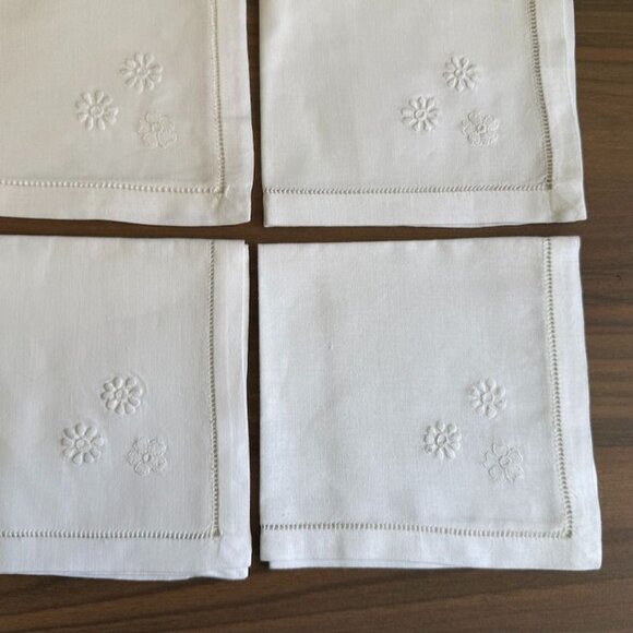 6 Vintage White Linen Napkins 12"x12" Reticulated Edges & Floral Embroidery - Picture 4 of 9